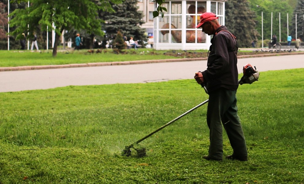 Покос травы на участке в Могилеве